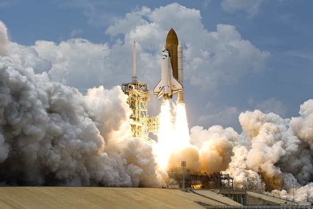 SpaceX Pulls Starship Wreckage from Ocean After Fiery Splashdown
