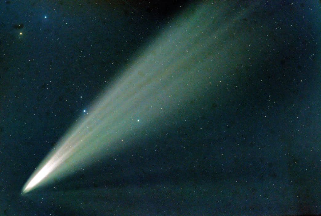 Spectacular Photos Capture Comet G3 ATLAS Passing Earth